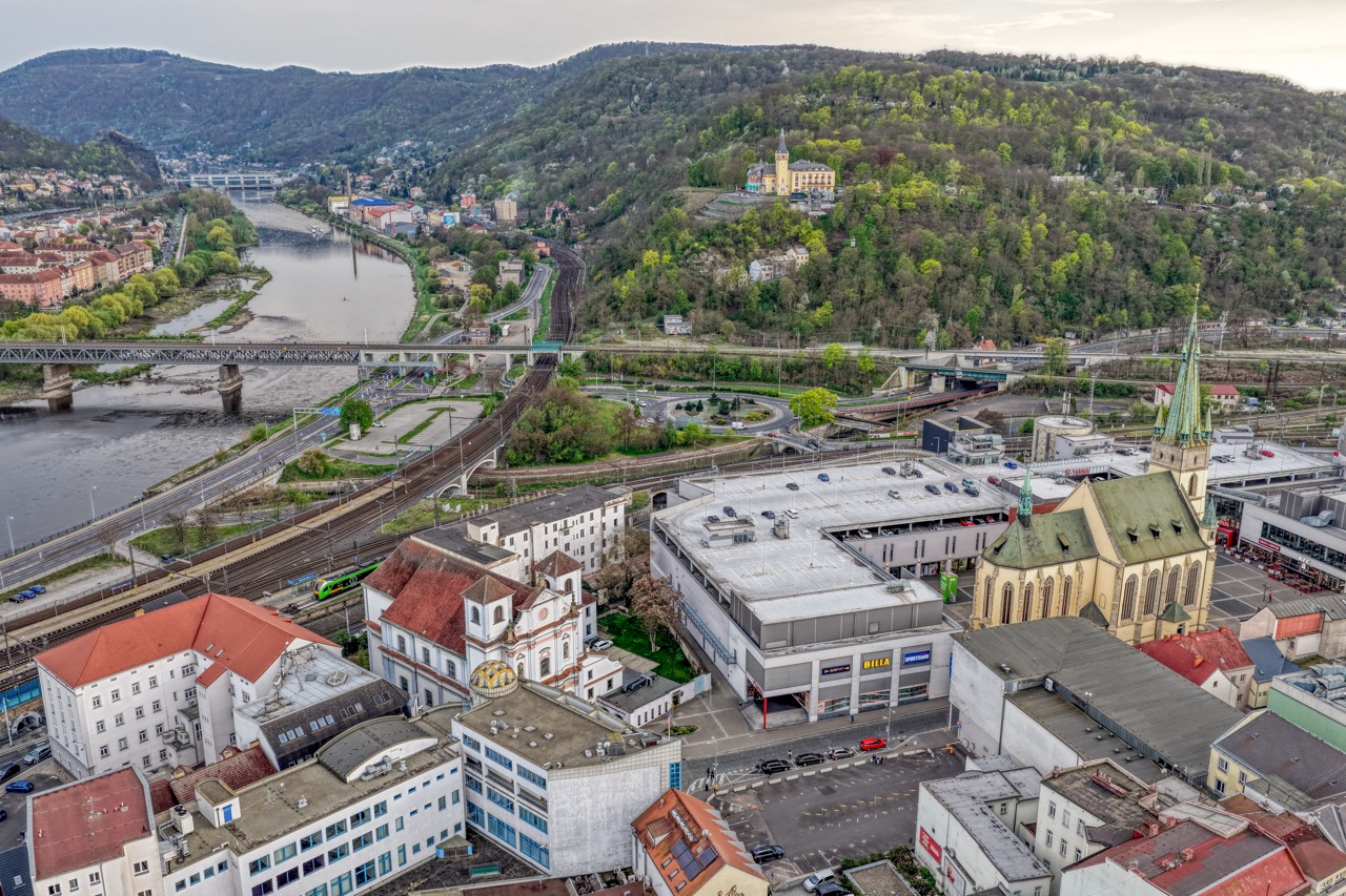 Forum Ústí nad Labem - aerial with river and Větruše